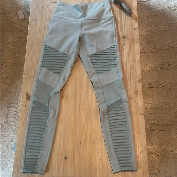 Women's alo moto Light Blue Leggings laurel - Picture 3 of 5